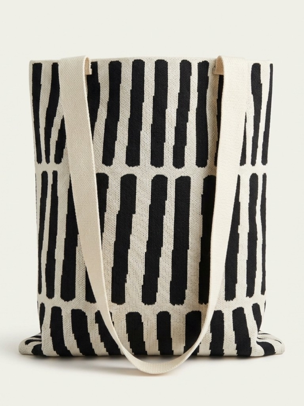 Knit Stripe Pattern Tote Bag in Black and Cream